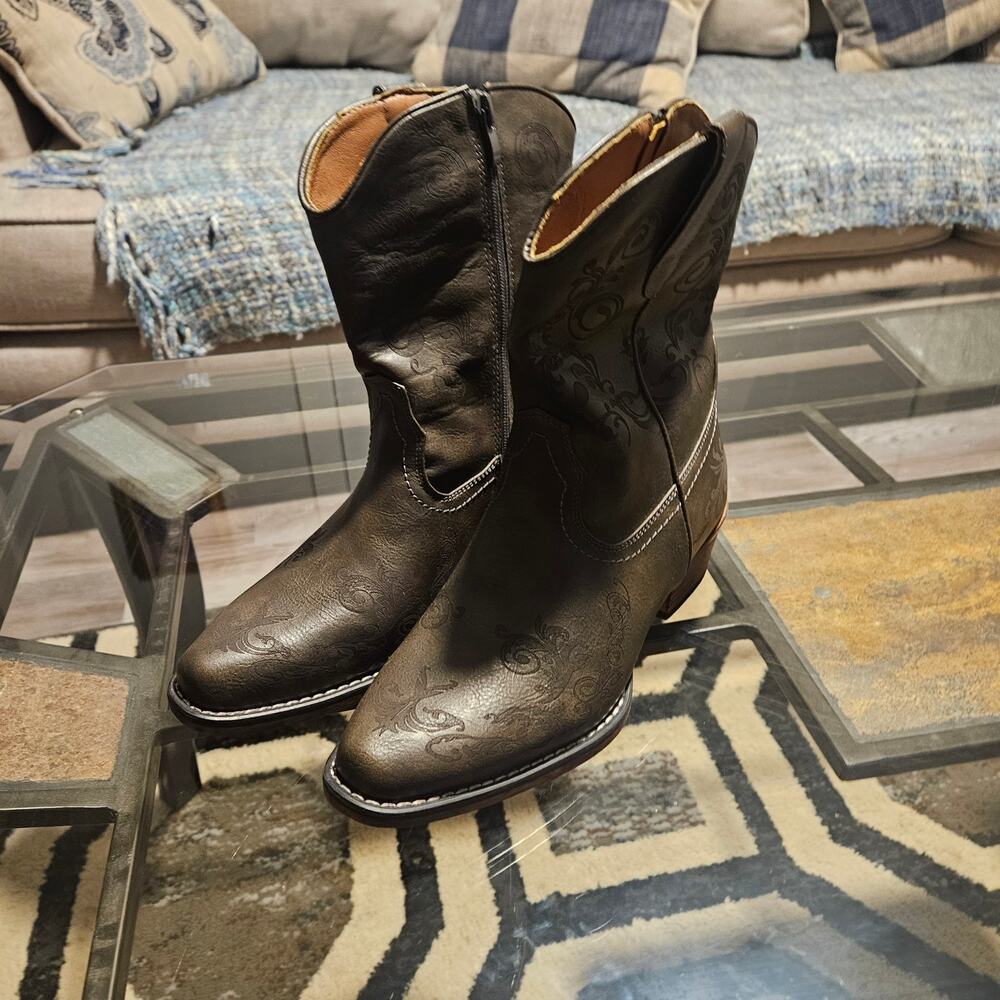 NWOT Brand New Dream Paris Brown Design Boots Size 8 - Picture 6 of 8